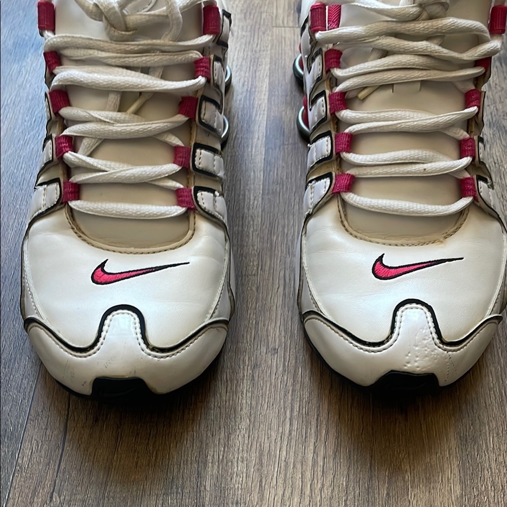Nike Shox White and Pink Sneakers - Picture 2 of 12